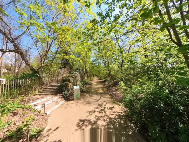 Sentier forestier dans le Bois de la Garenne, Île-de-France, France.

Wooded trail in Bois de la Garenne, Île-de-France, France.