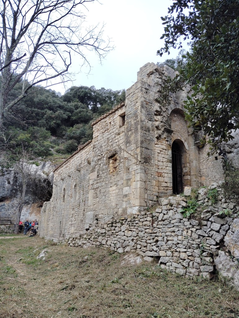 Chapelle Notre-Dame de Laval, construite au Moyen Âge sur les ruines d’un temple païen romain dédié à Minerve, France.

Notre-Dame de Laval chapel, built in the medieval period on the ruins of a Roman pagan temple dedicated to Minerva, France.